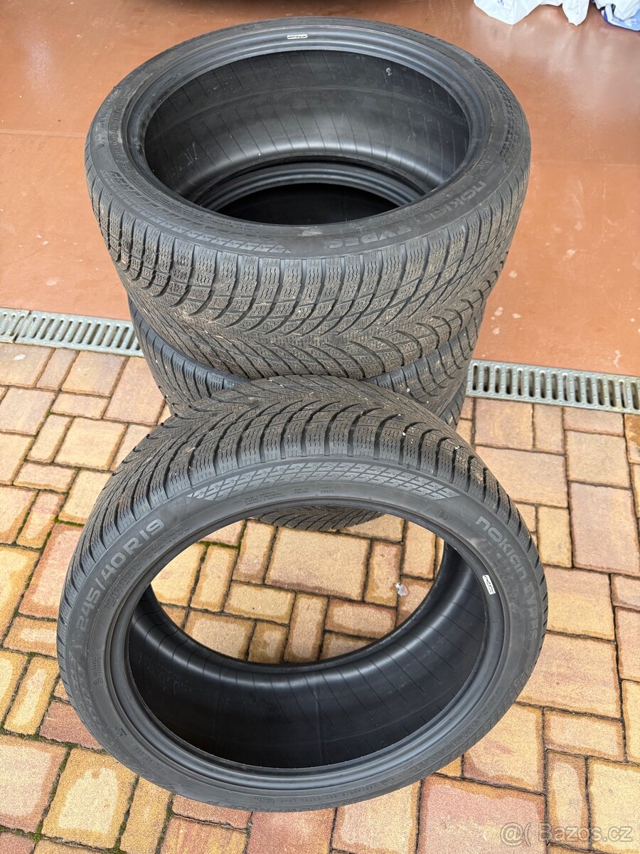 Zimní pneu 245/40 R19