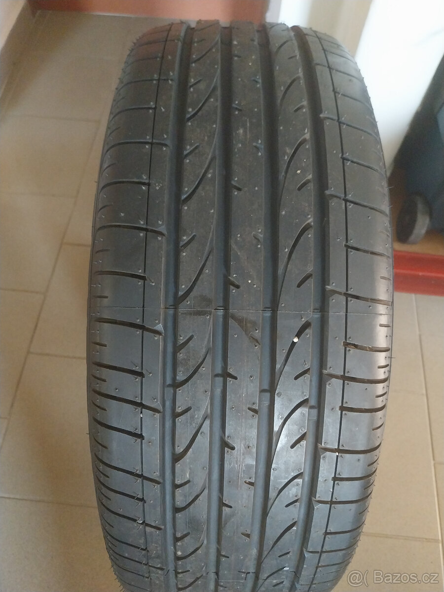 Bridgestone Dueller 245/65 R17 111H