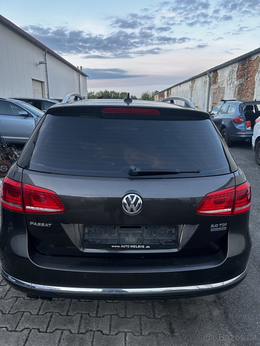 Všechny dvere a světla VW Passat B7 Combi rv.2013 LB8R