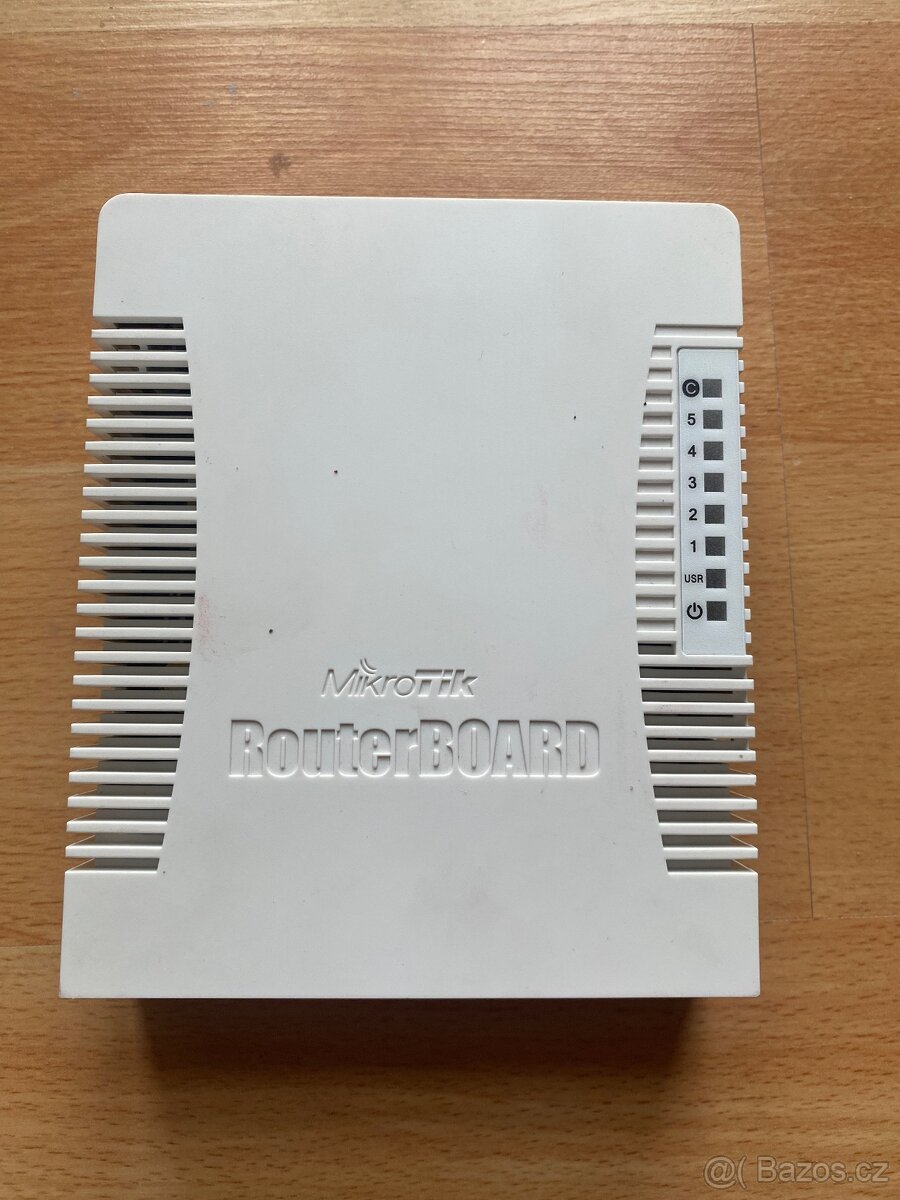 Switch MikroTik CRS106-1C-5S