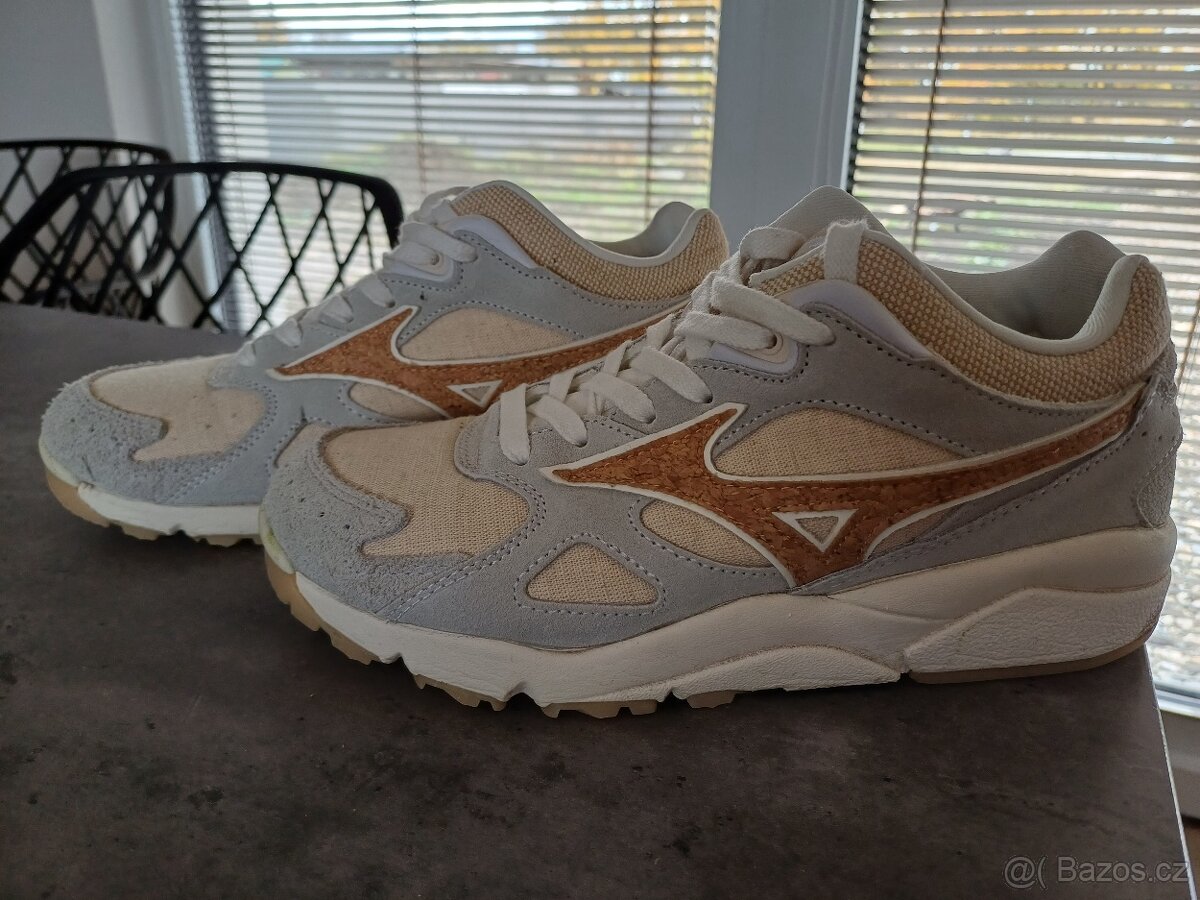 Unisex tenisky Mizuno SKY medal vel.40