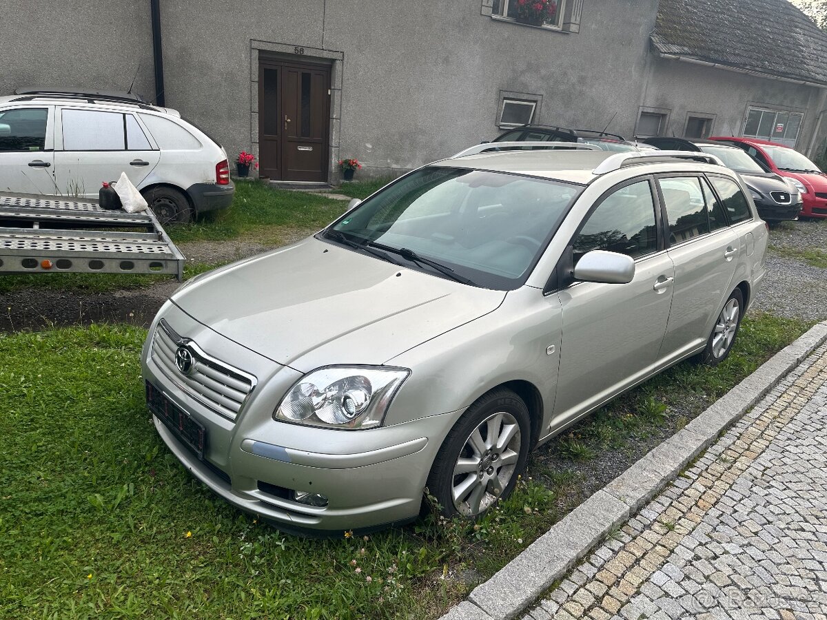 Toyota Avensis combi 2,0 D-4D 85 KW r.v. 2003