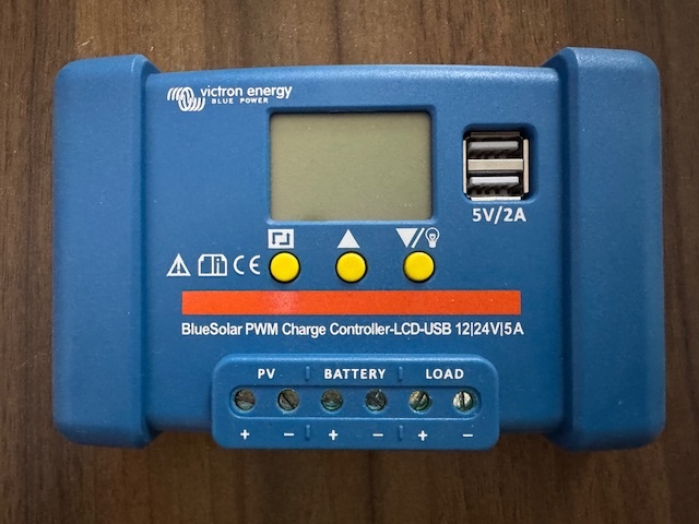 Victron Energy solární regulátor BlueSolar PWM LCD&USB 5A