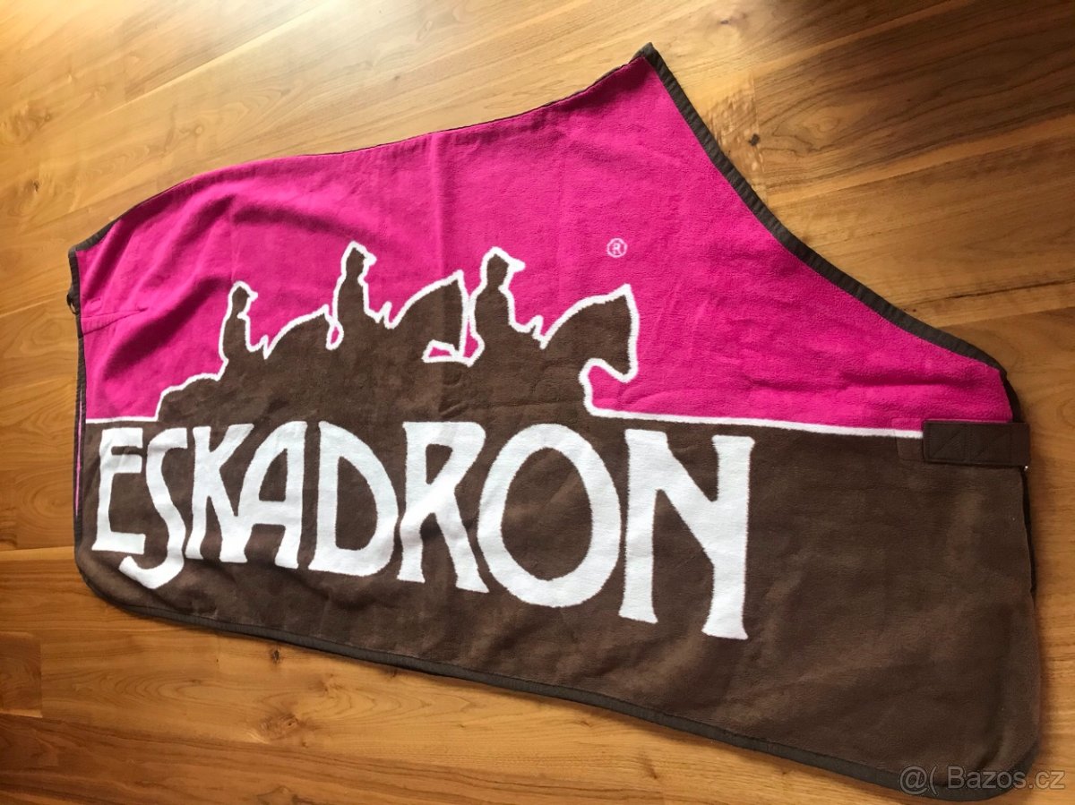 Odpocovací deka Eskadron trademark