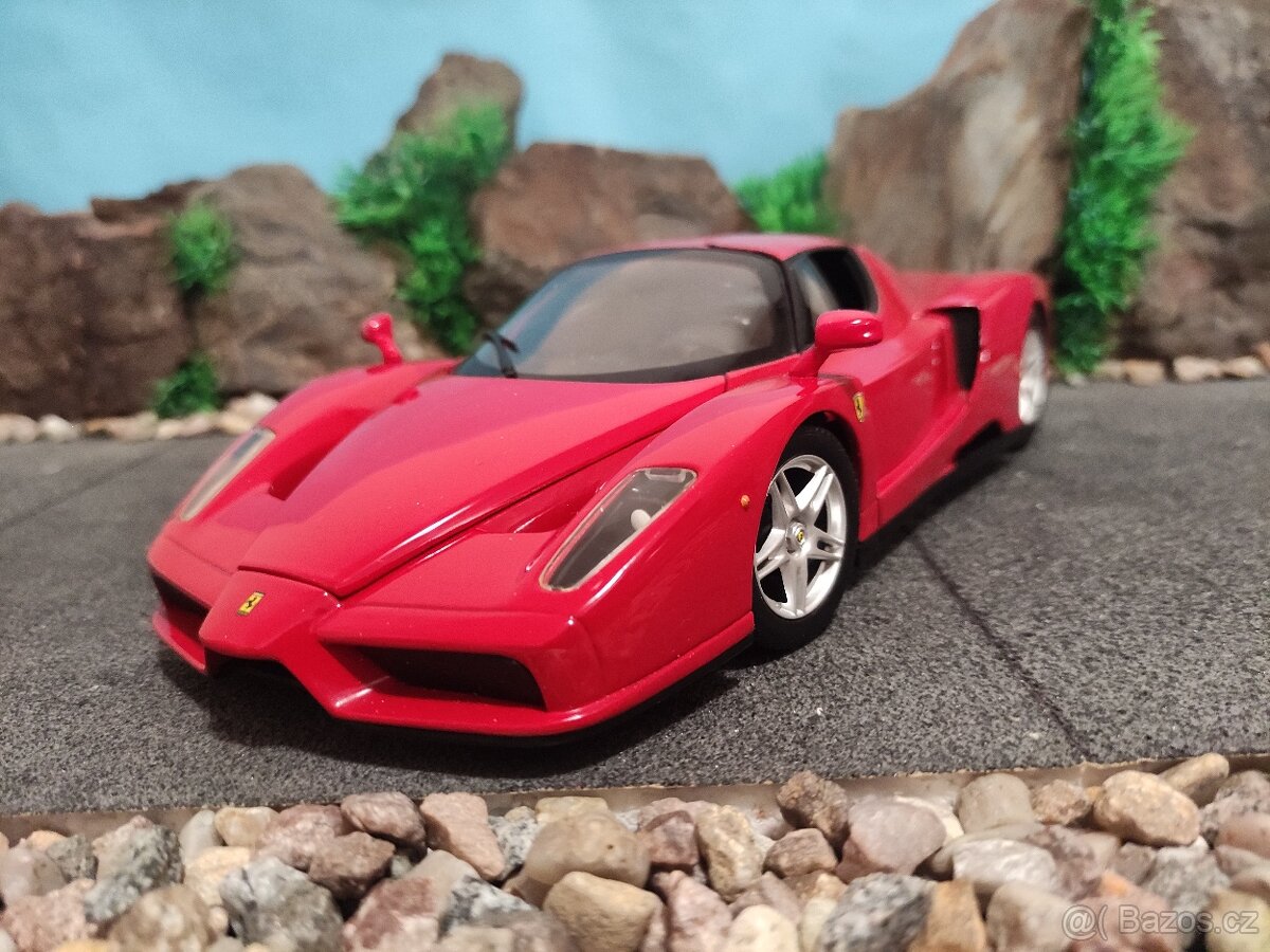 Prodám model 1:18 Ferrari enzo