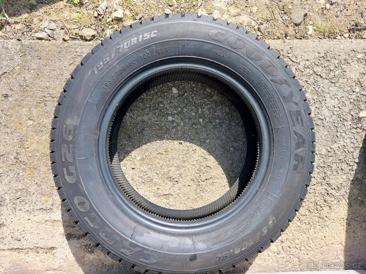 (č.76) Nové,letní 15" pneu 195/70 R15C 100/98R