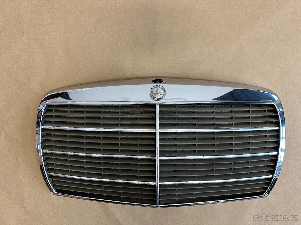 Mercedes w123 Maska Grill