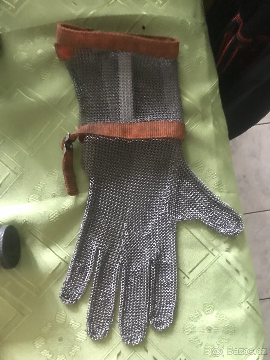 Celokovová rukavice