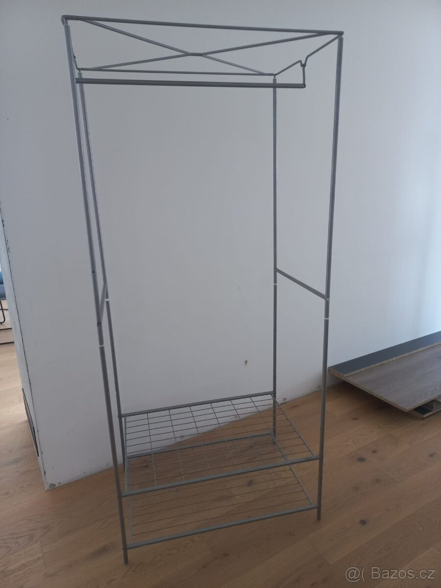Breim skříň Ikea bez látkové přehozu - konstrukce