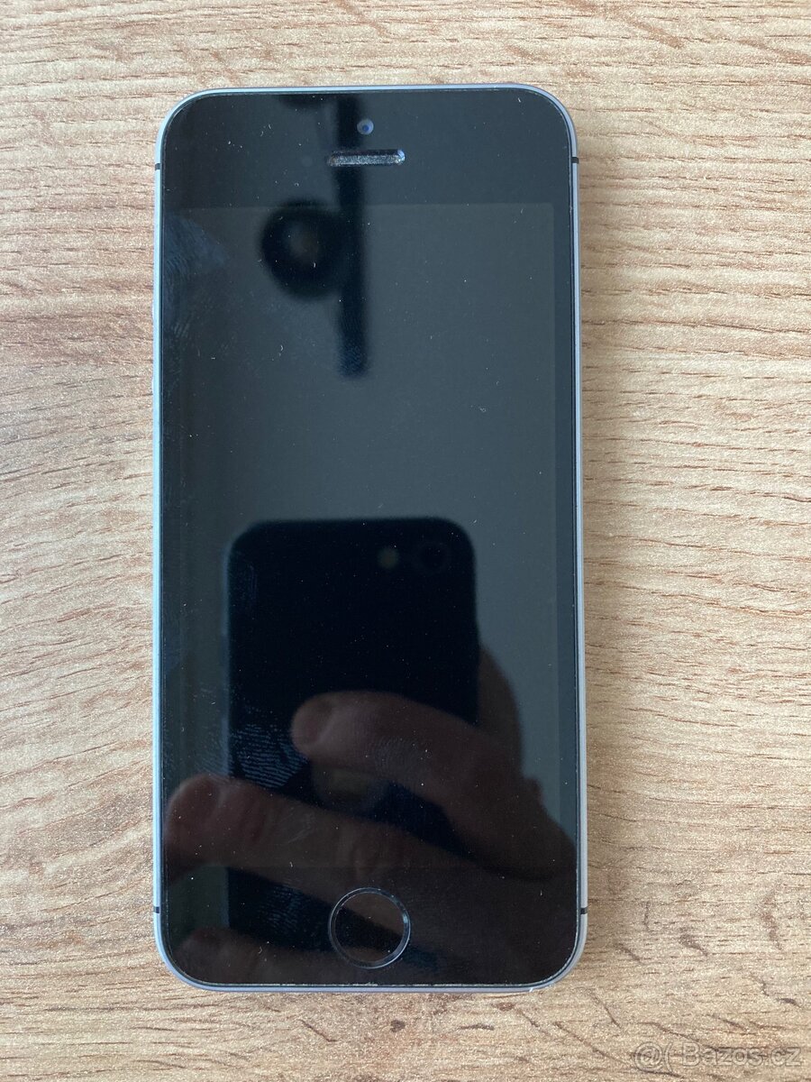 Prodám “utopený” iPhone SE 1. generace 32GB