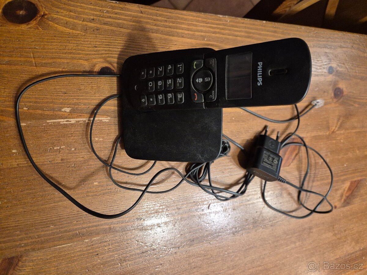 bezdrátový telefon / přenosný telefon