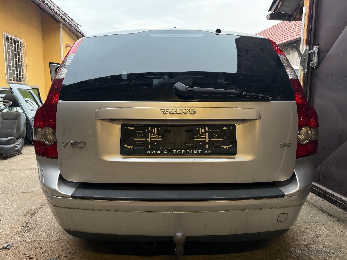 Volvo V50 - zadní lampy a víko kufru