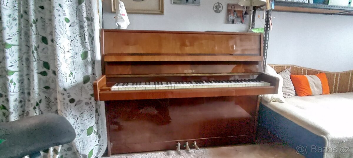 Pianino Petrof r.v. 1982