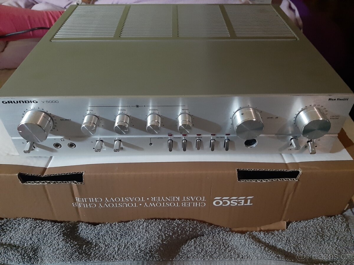 Prodam sestavu z 80 let zesilovač grundig  tape deck akai a