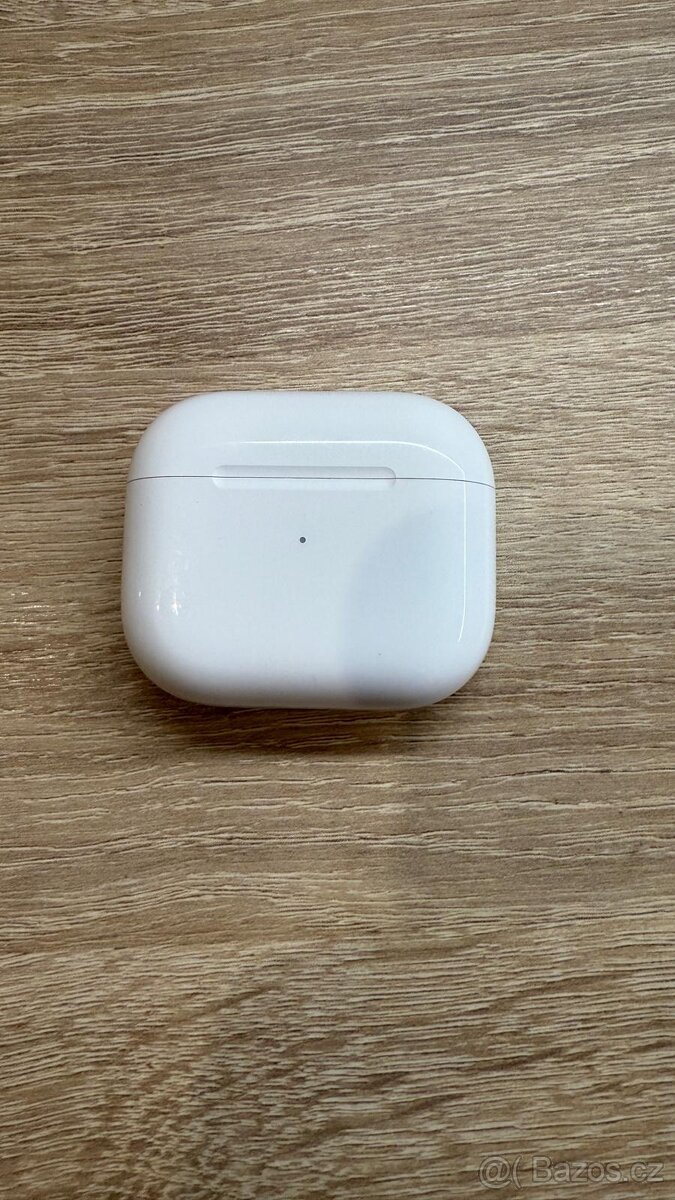 Prodám Apple AirPods (3. generace) nabíjecím pouzdrem