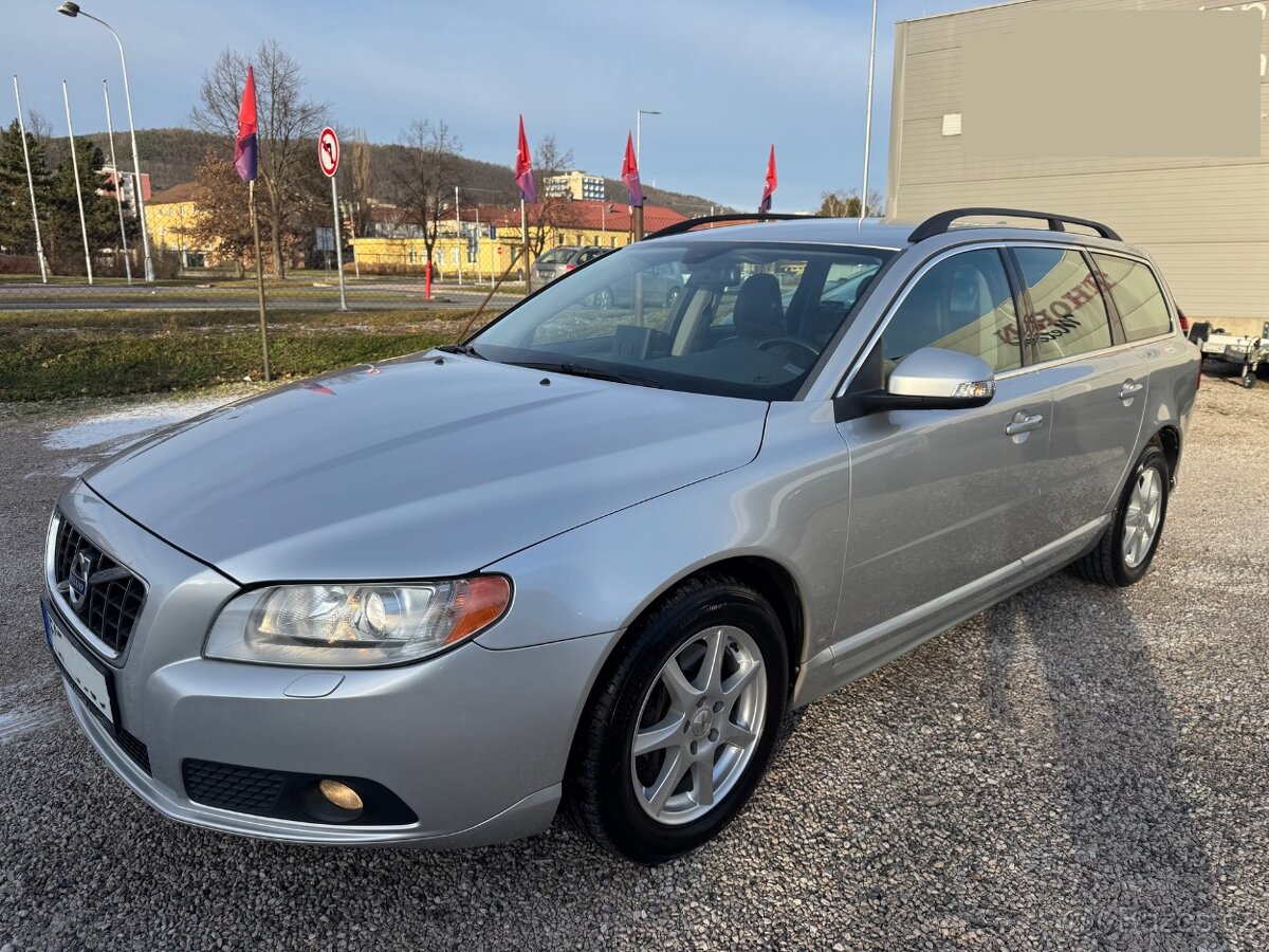 Volvo V70 2.4 D5 129kW 6-AUT XENON KŮŽE 2xALU NAVI