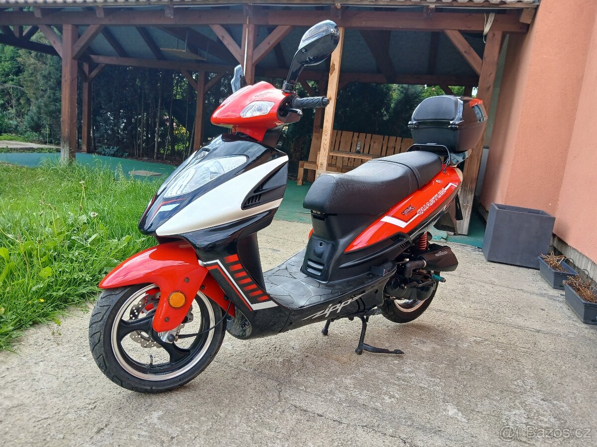 Skutr ZIPP 50ccm 2013,Perfektní stav,Málo jetá