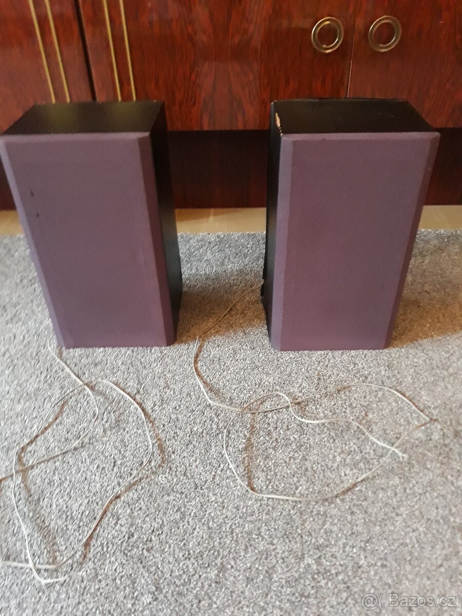 DŘEVĚNÉ  REPRODUKTORY  ZN.  SPEAKER  SYSTEM