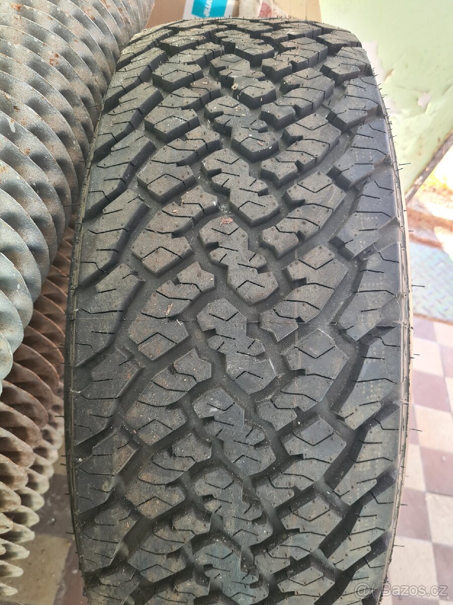 Terénní AT pneu offroad 275/65 R17 Gripmax