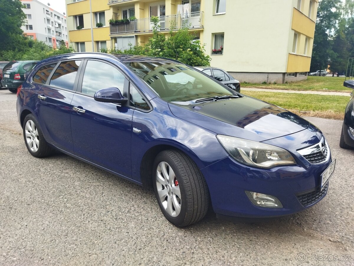 Opel Astra J 1.7 92kw r.v.2011,stk do 24.11.2024