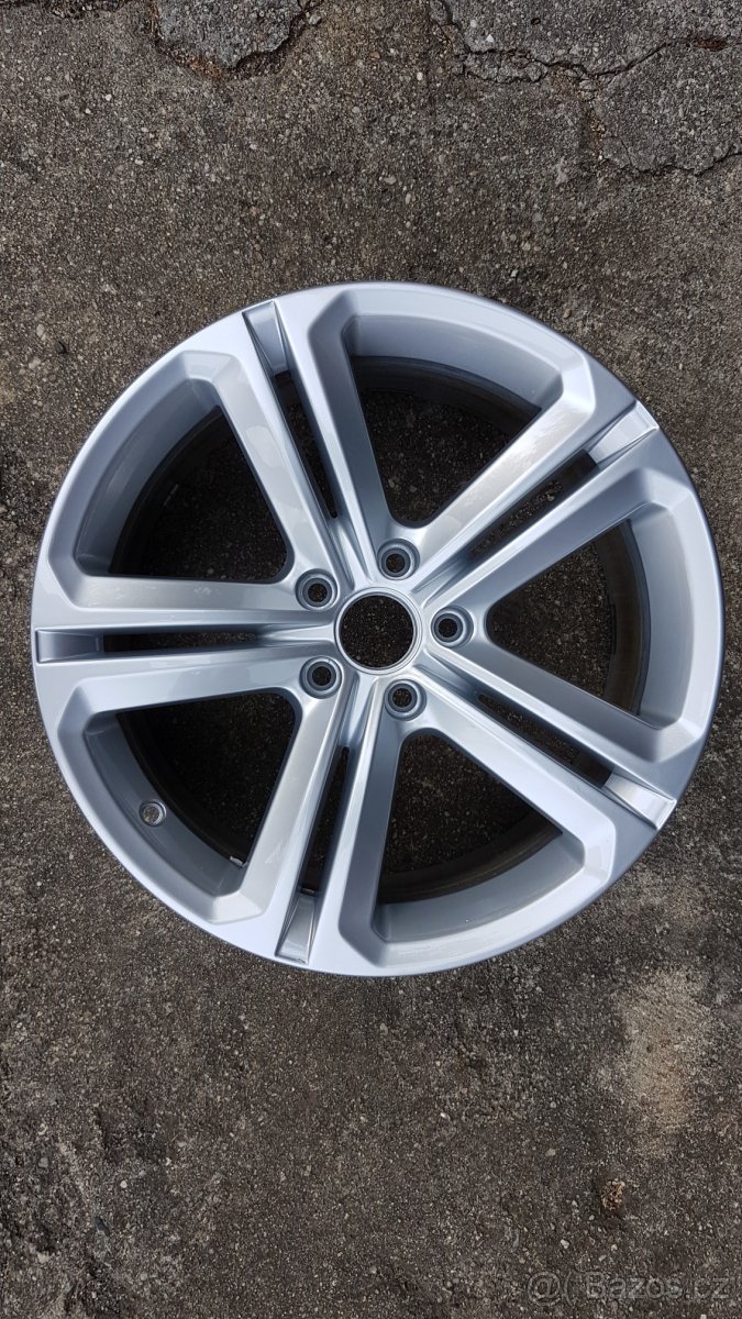 VW Passat apod. AL disk 18" 1K8 601 025R 88Z