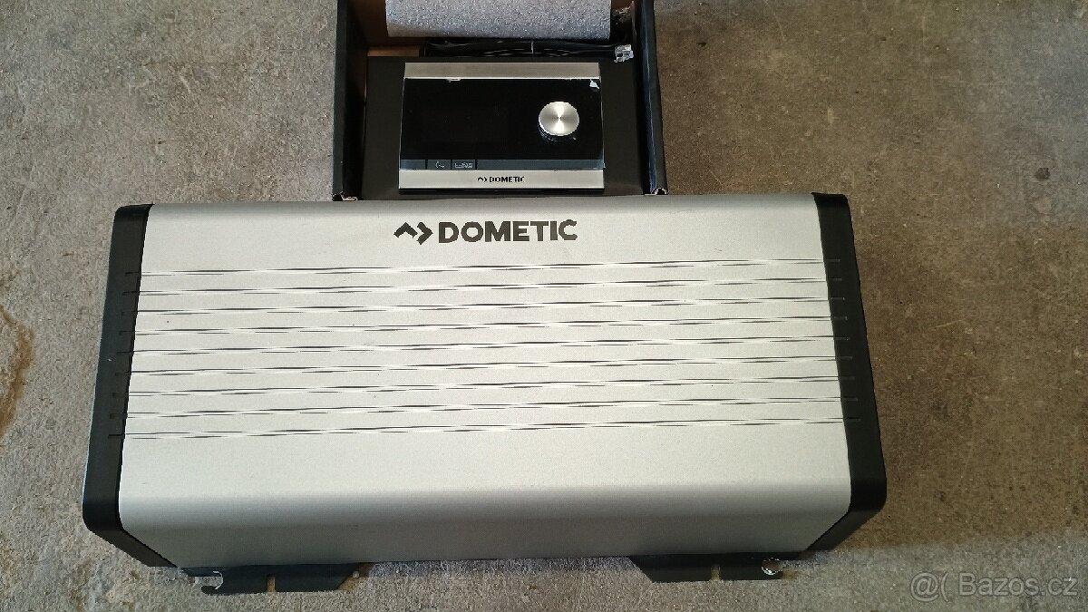 Nabíječka a Měnič napětí DC/AC Dometic DSP 2012C 12V