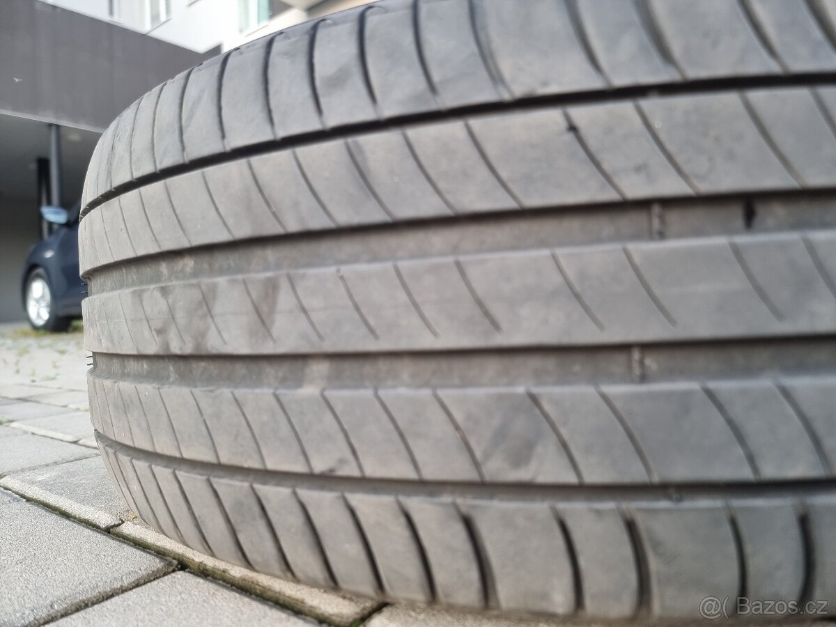 Michelin 225/50 R18 90% vzorek