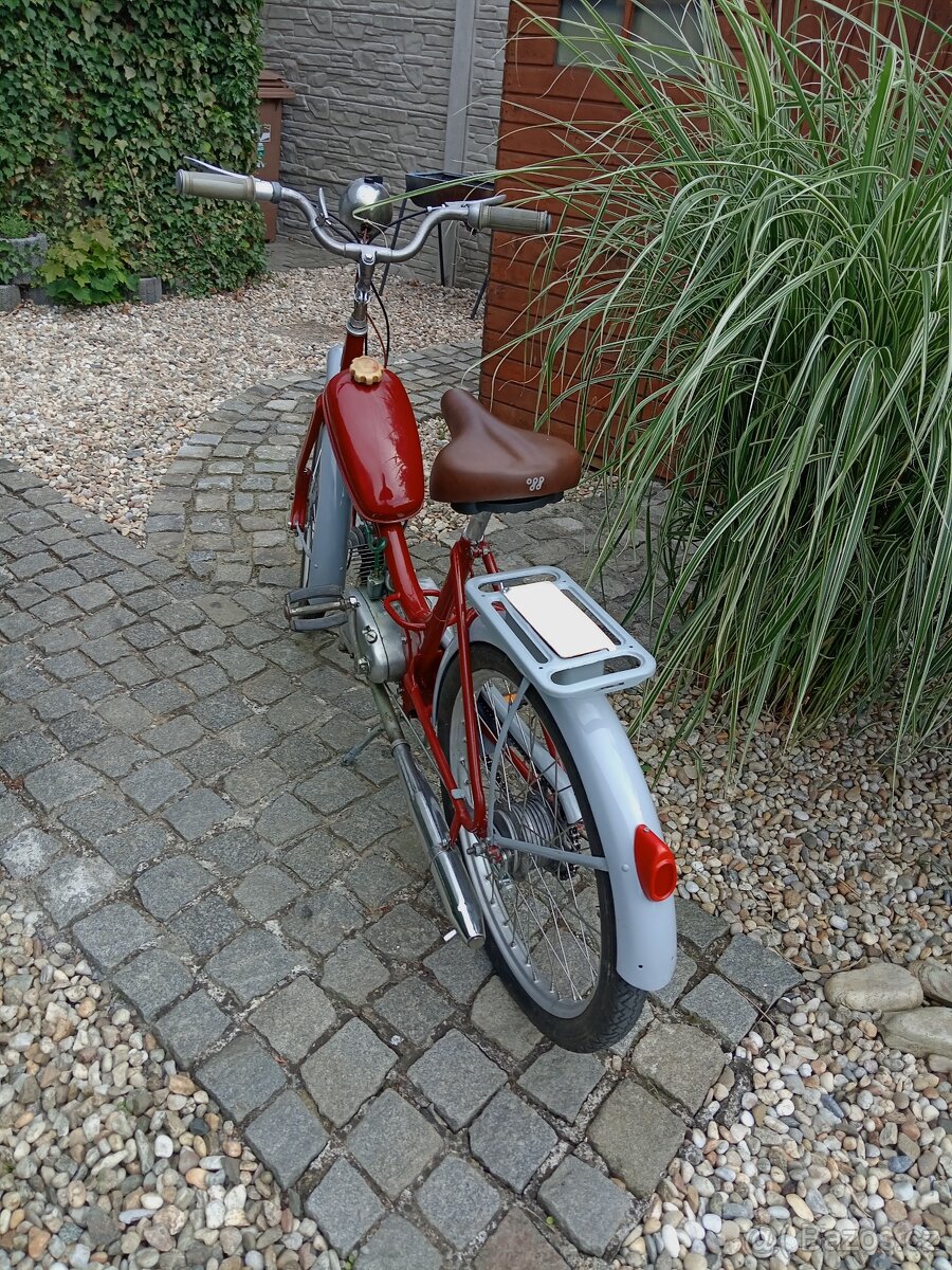 Moped stadion s 12