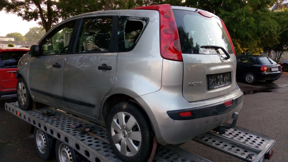 Nissan Note 1.4i 65kw 2007 - díly z vozu