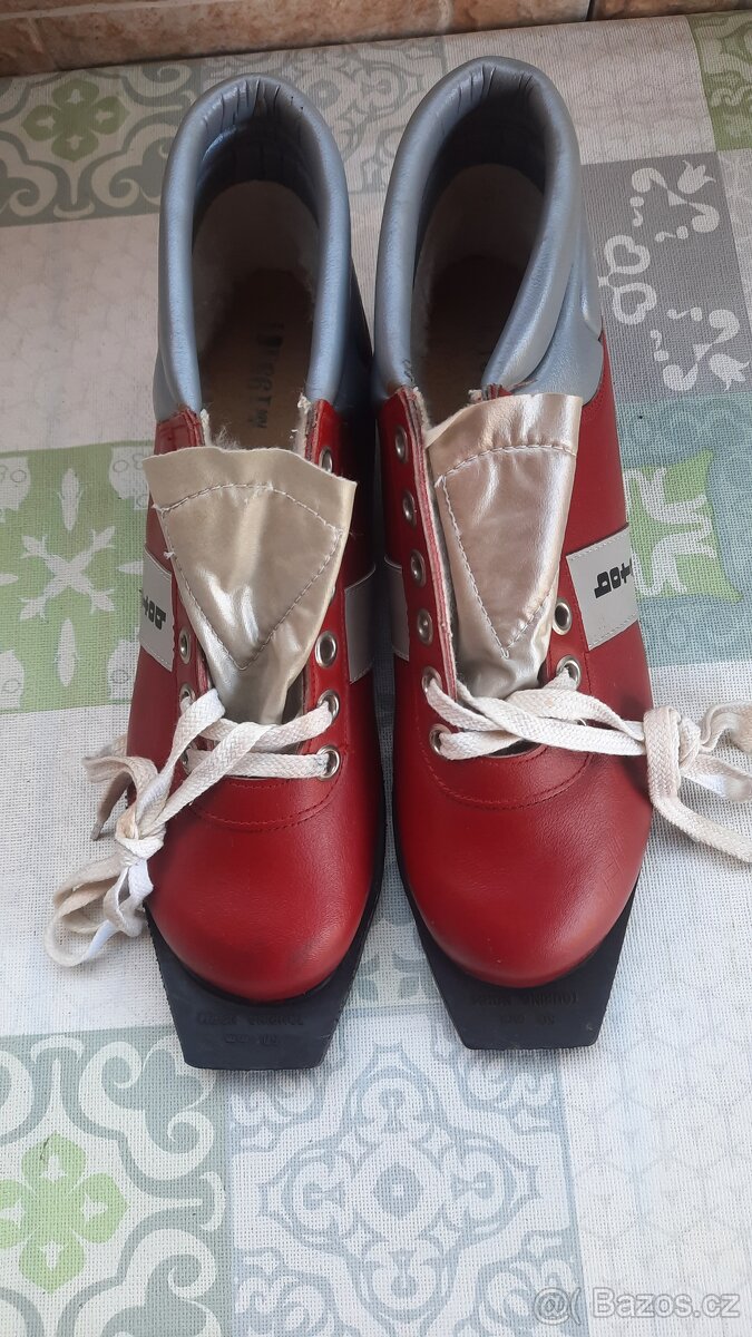 Botas - retro boty na běžky červené