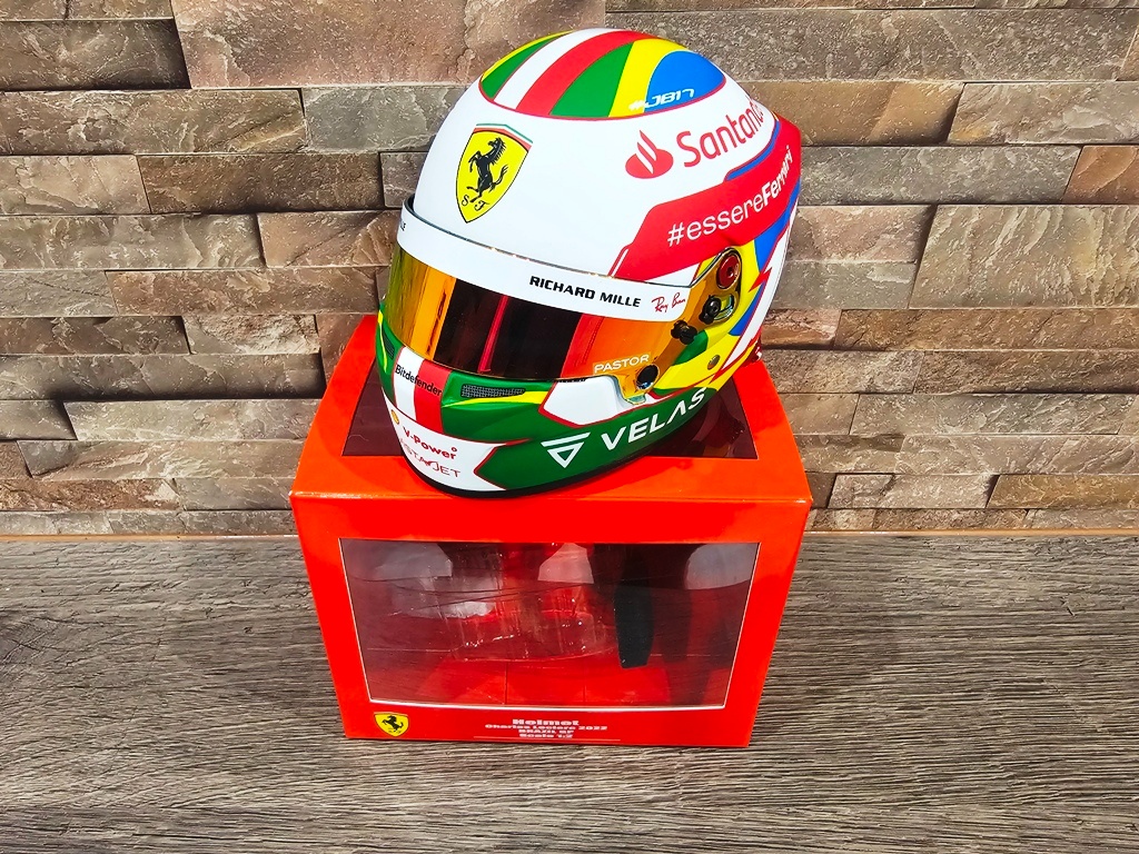 Ferrari F1 helmy Leclerc 1:2 GP Brazilie+Monako 2022