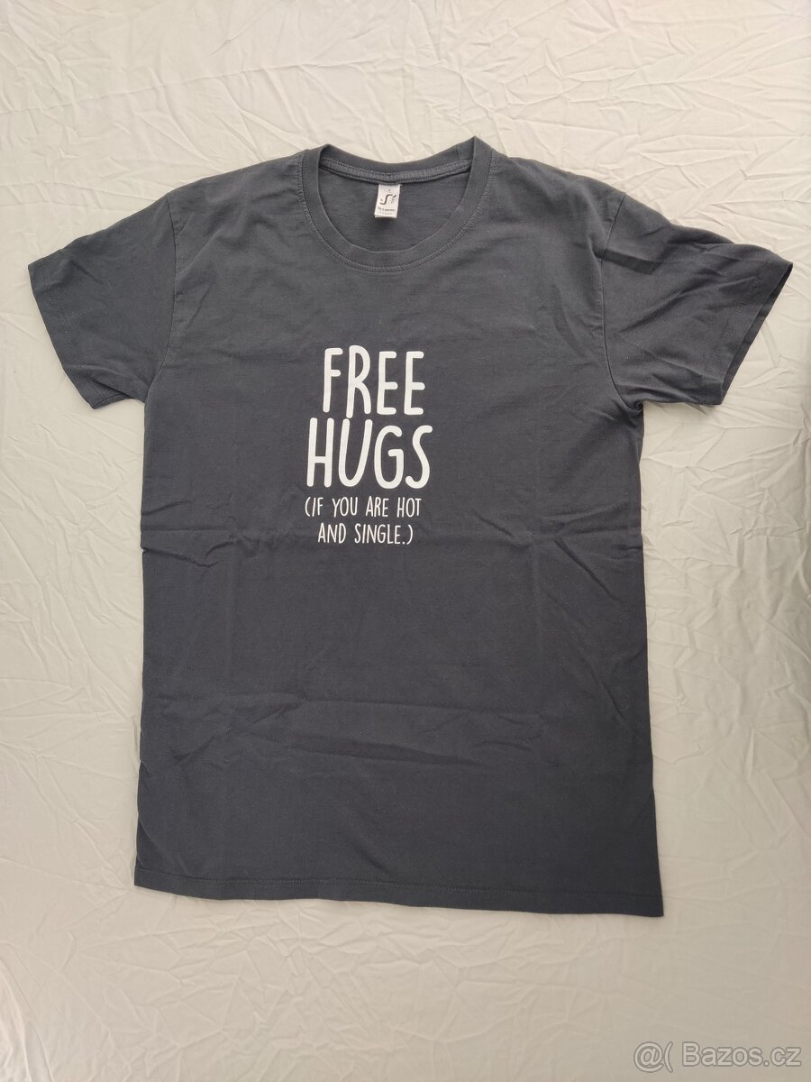 Tričko velikost M free hugs