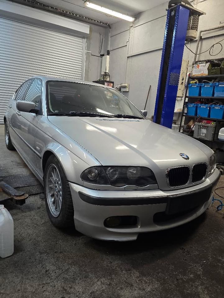 BMW E46 323i 125kw