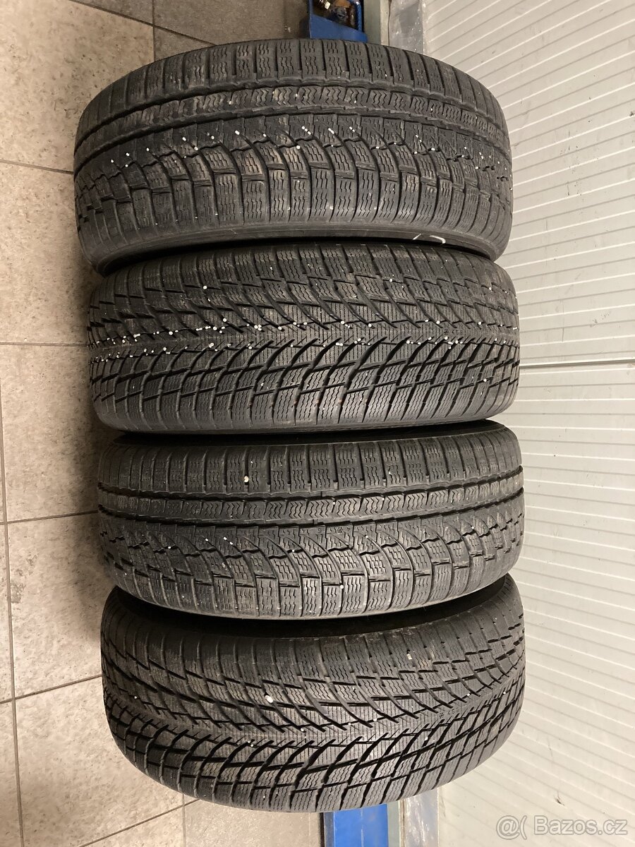 225/55/17 Nokian Tyres Runflat zimní