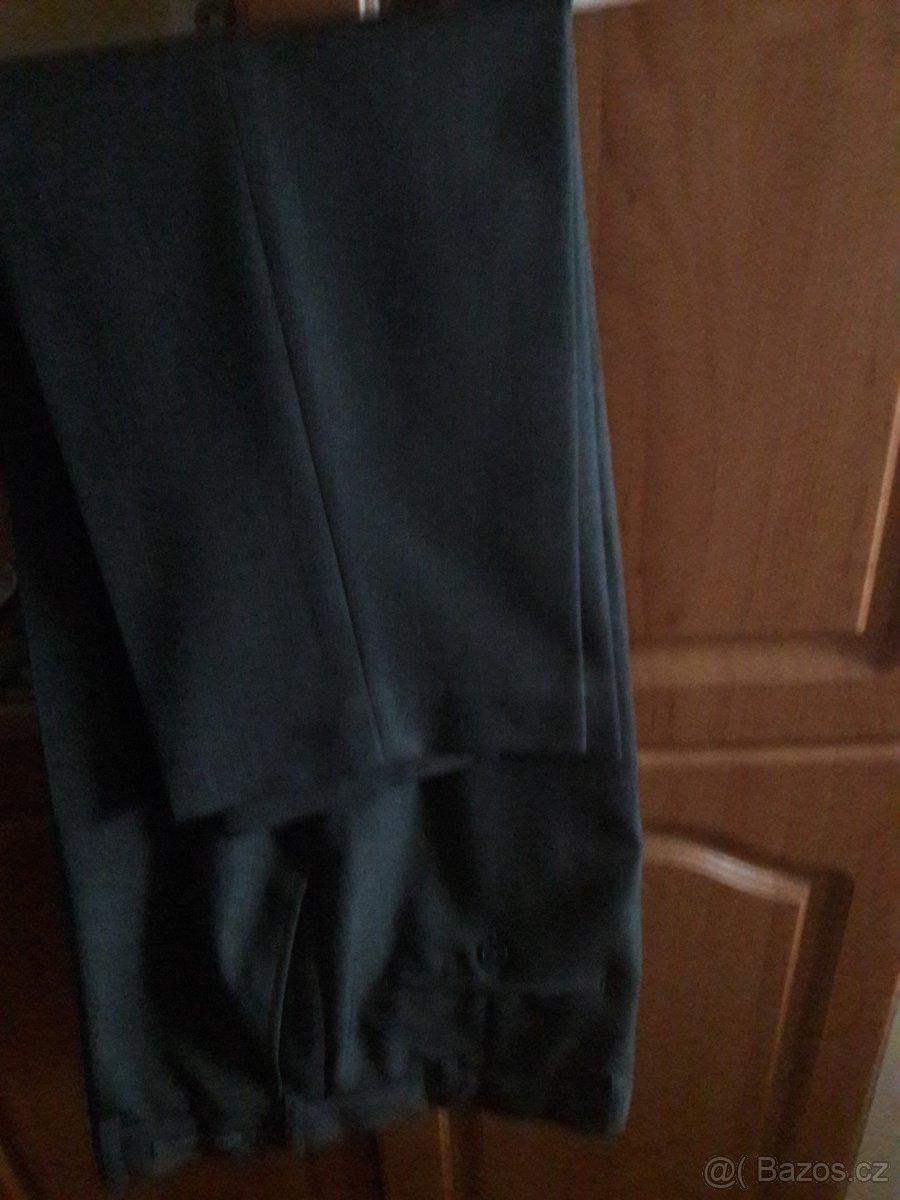 Pánské společ. kalhoty šedé klasické vel. M krátké