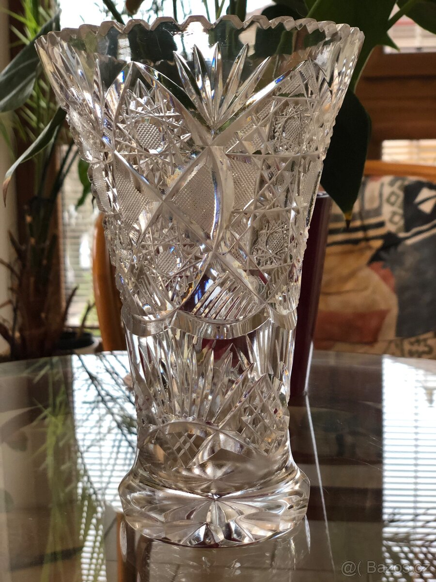 Broušená váza výška 20 cm