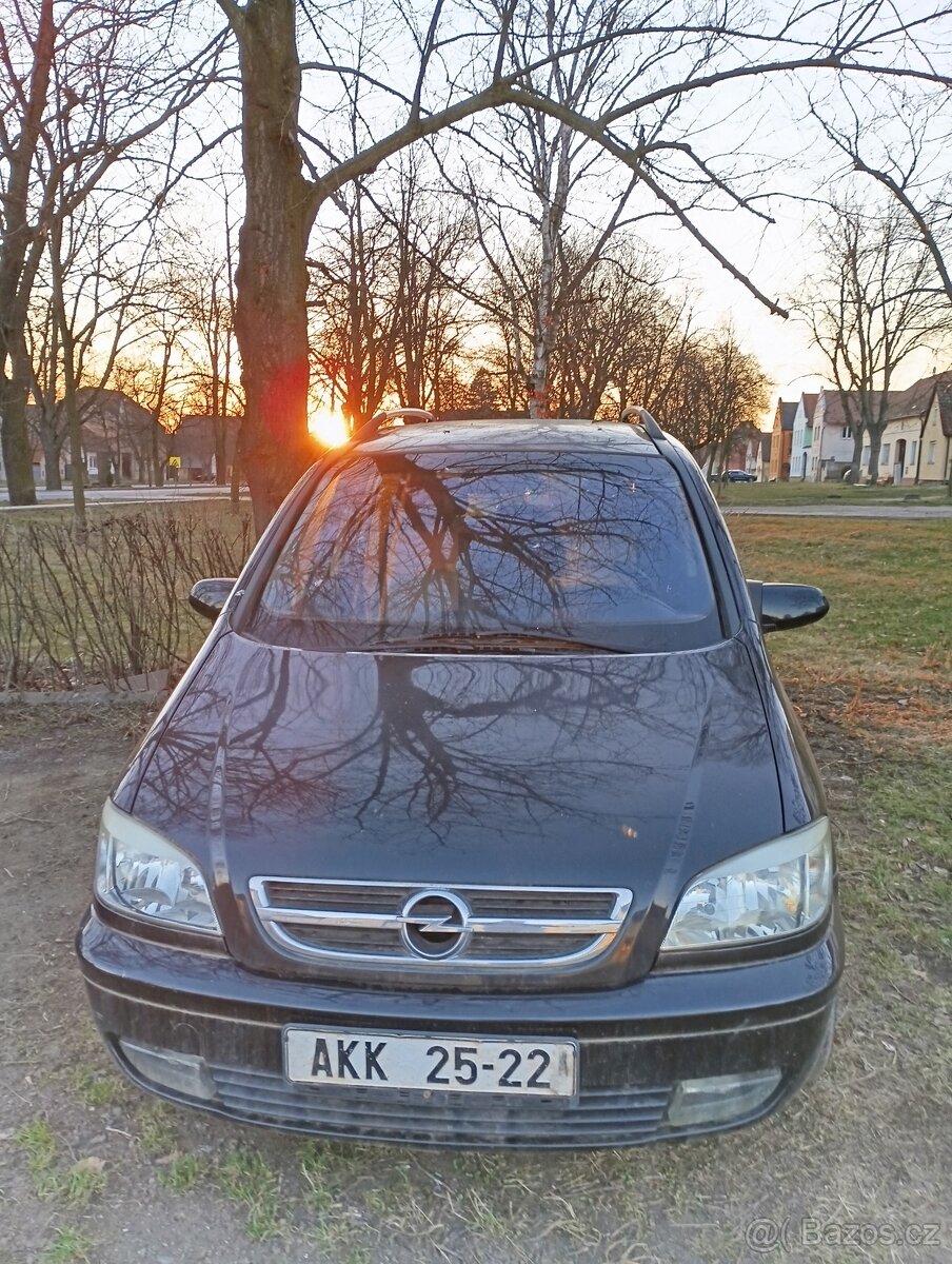 Opel Zafira 2.2 DTI 7míst