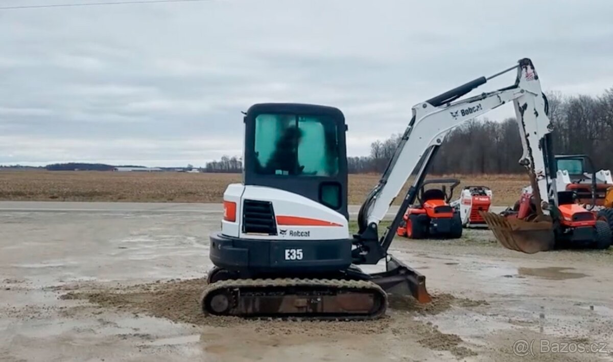 Půjčovna - pronájem minibagr Bobcat E35