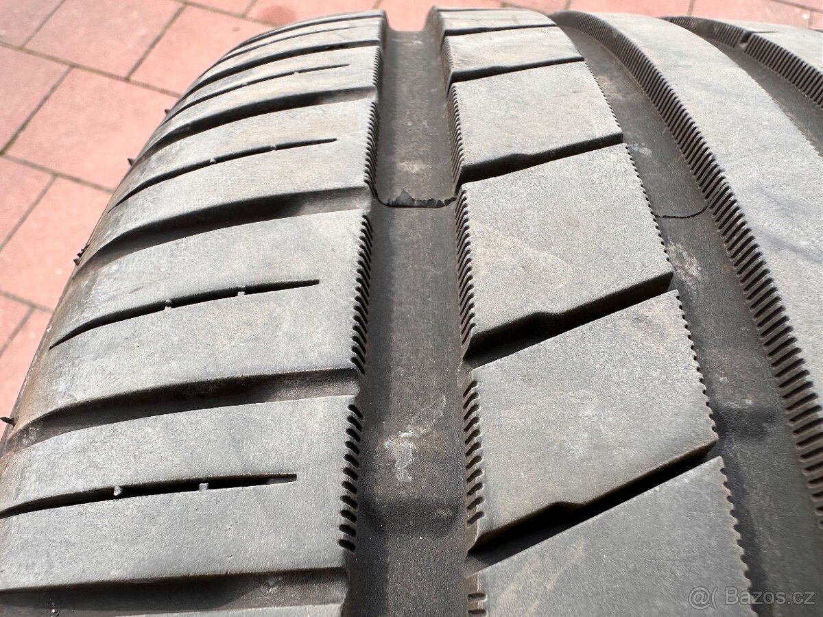 Skoro nová 245/40R17 95Y XL ZEETEX