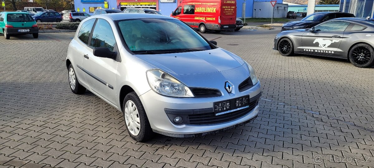 Renault clio rok 2006 najeto 130 tisíc