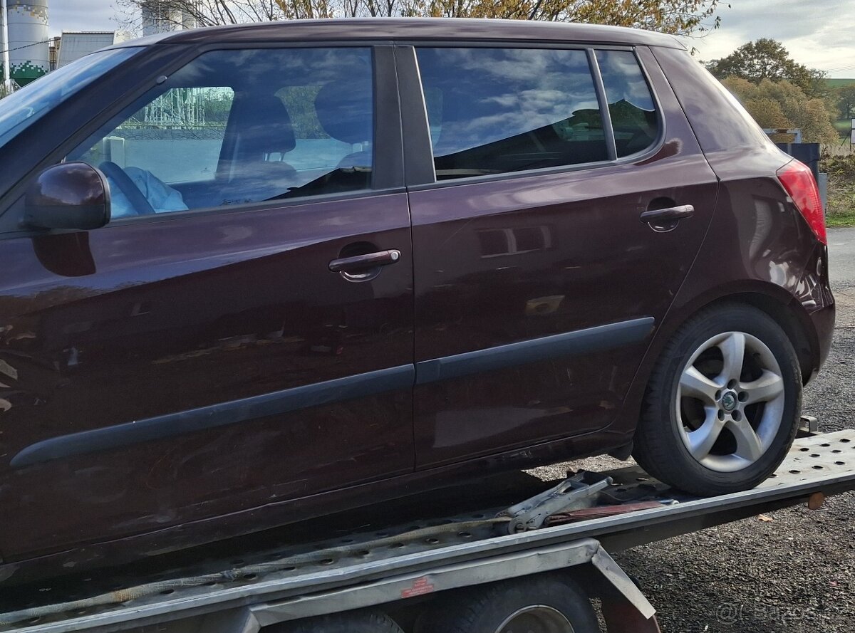 nd ze škoda fabia 2, 1.2.TSI 63kW, Rosso,bílá,červená