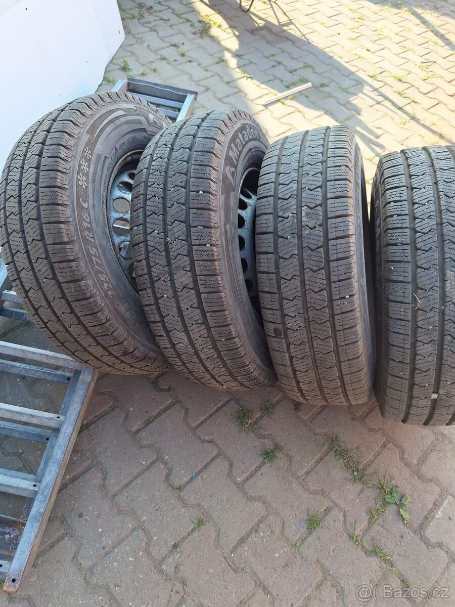 Kola 225/75r16c