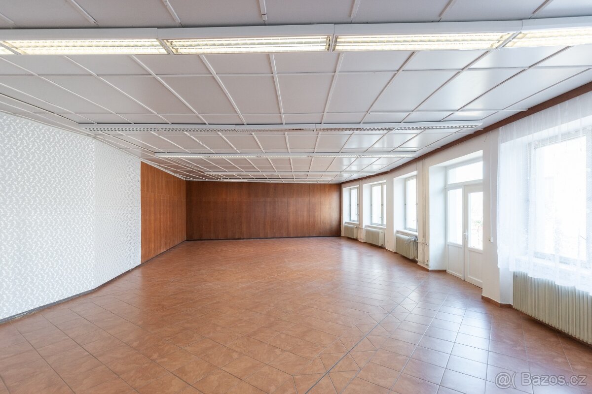 Pronájem komerčních prostor Pelhřimov (124 m²) v centru