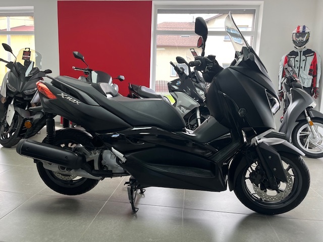 YAMAHA X-MAX 125