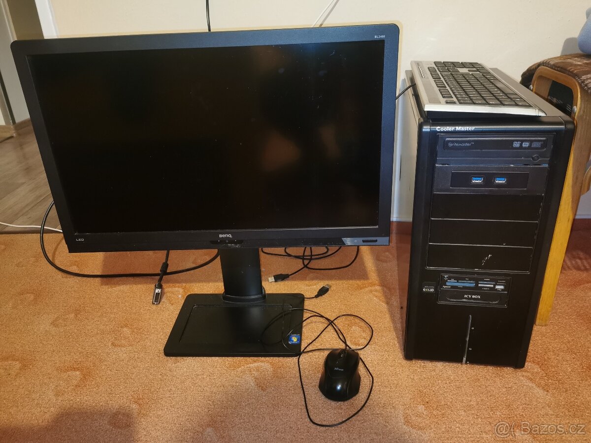 Intel Core i5-2500K, 12GB RAM, 120GB SSD + 1,5TB HDD, GTS450