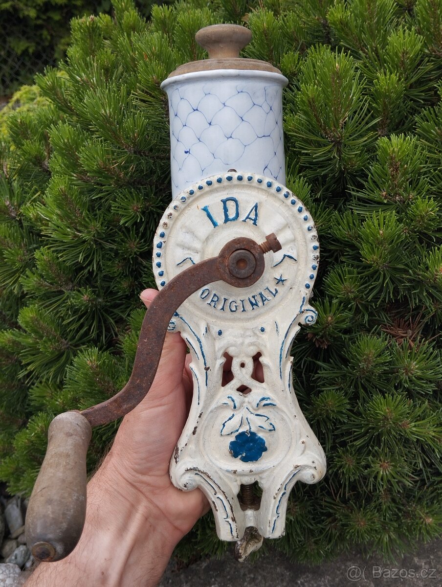 Starý velký mlýnek na strouhanku IDA (smalt + litina)