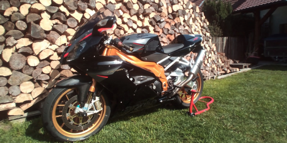 Aprilia RSV 1000 R Factory