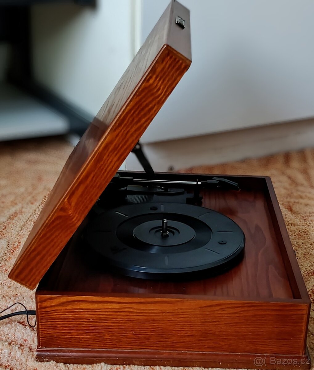 Gramofon Hyundai RT910, retro styl