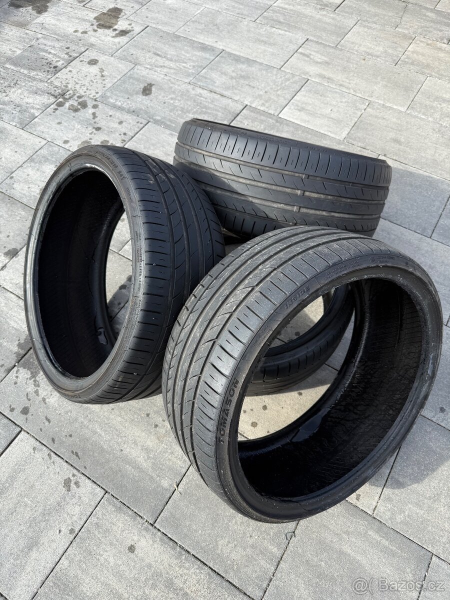 Pneu letní  225/30 R19