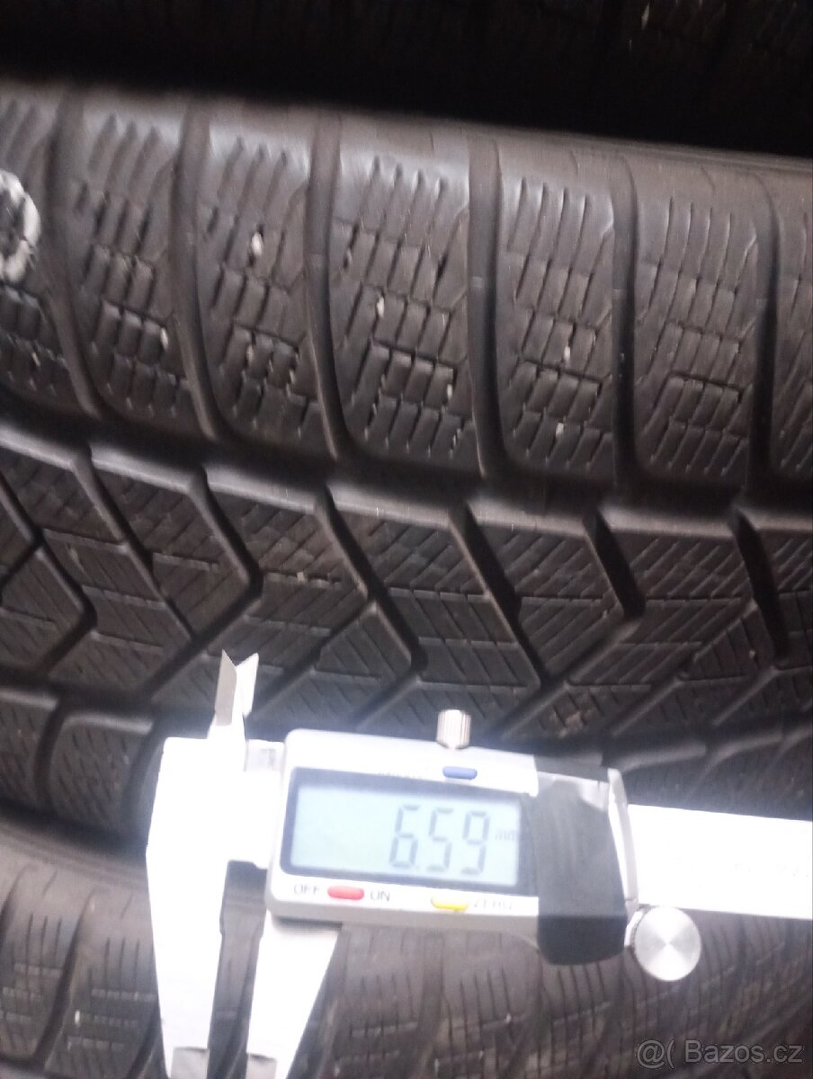 Zimní pneu Pirelli  255/60 r18